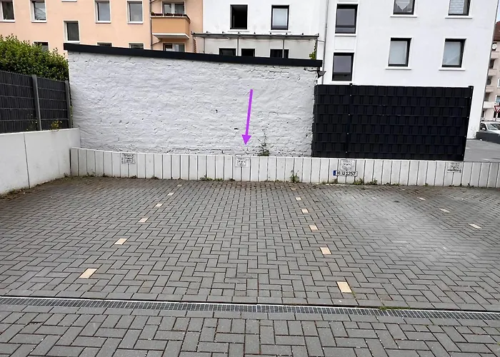 Modernes Apartment Mit Balkon Und Parkplatz Zentrum
