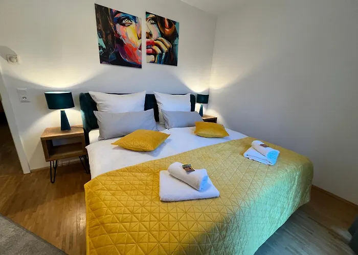 Modernes Apartment Mit Balkon Und Parkplatz Zentrum