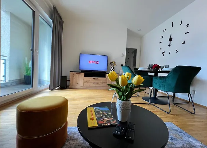 Modernes Apartment Mit Balkon Und Parkplatz Zentrum