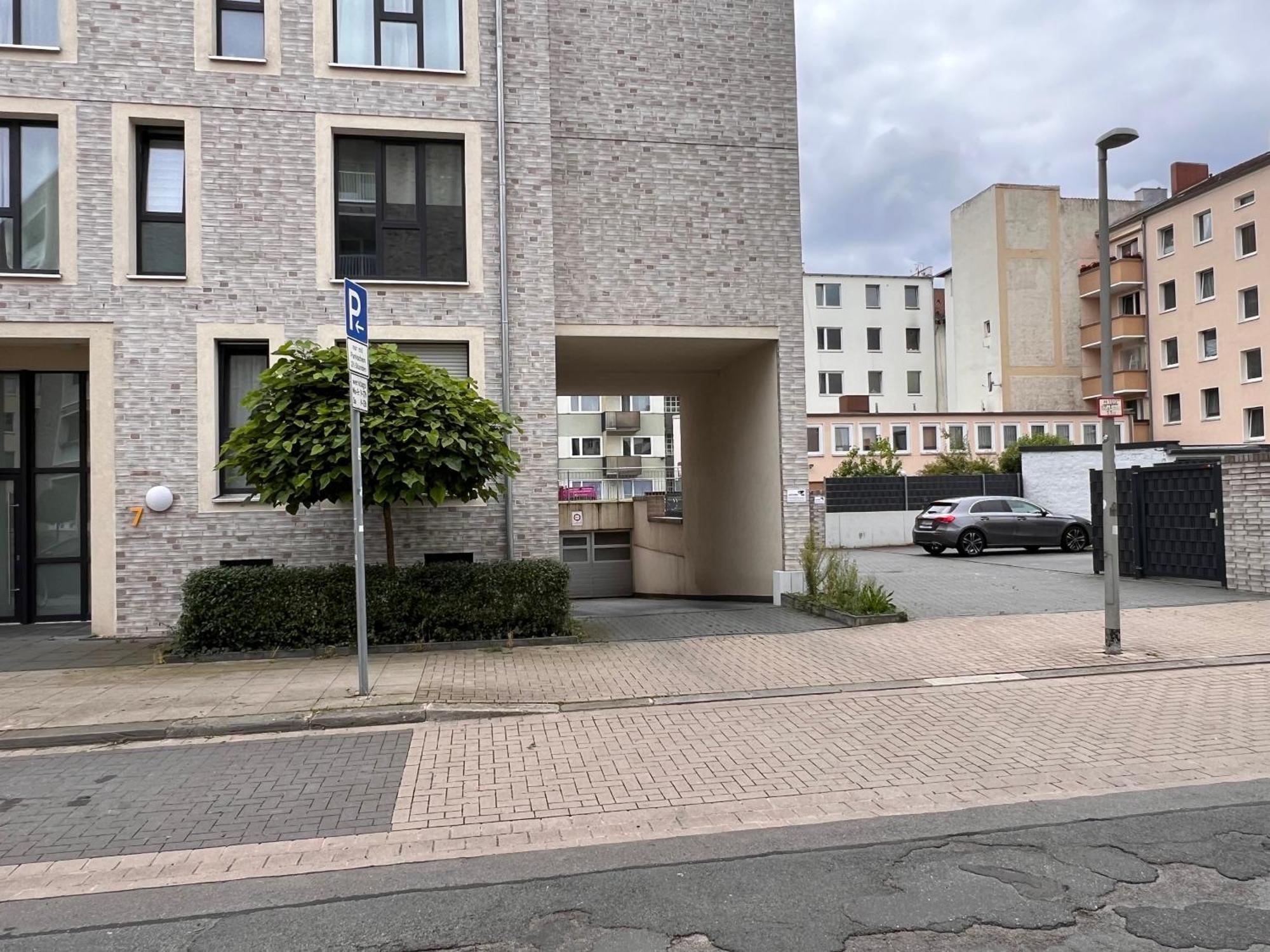 Modernes Mit Balkon Und Parkplatz Zentrum
