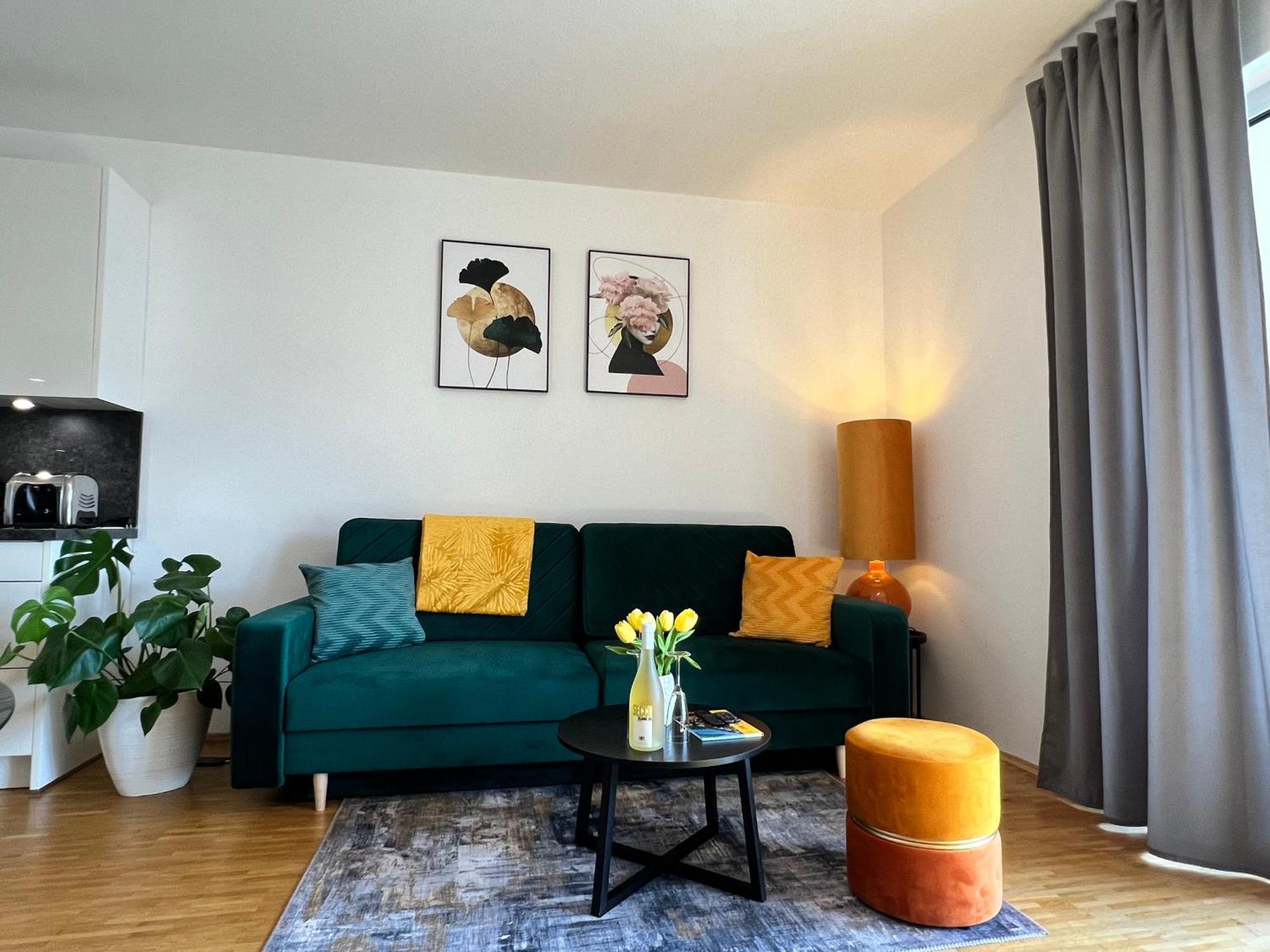 Modernes Mit Balkon Und Parkplatz Zentrum *